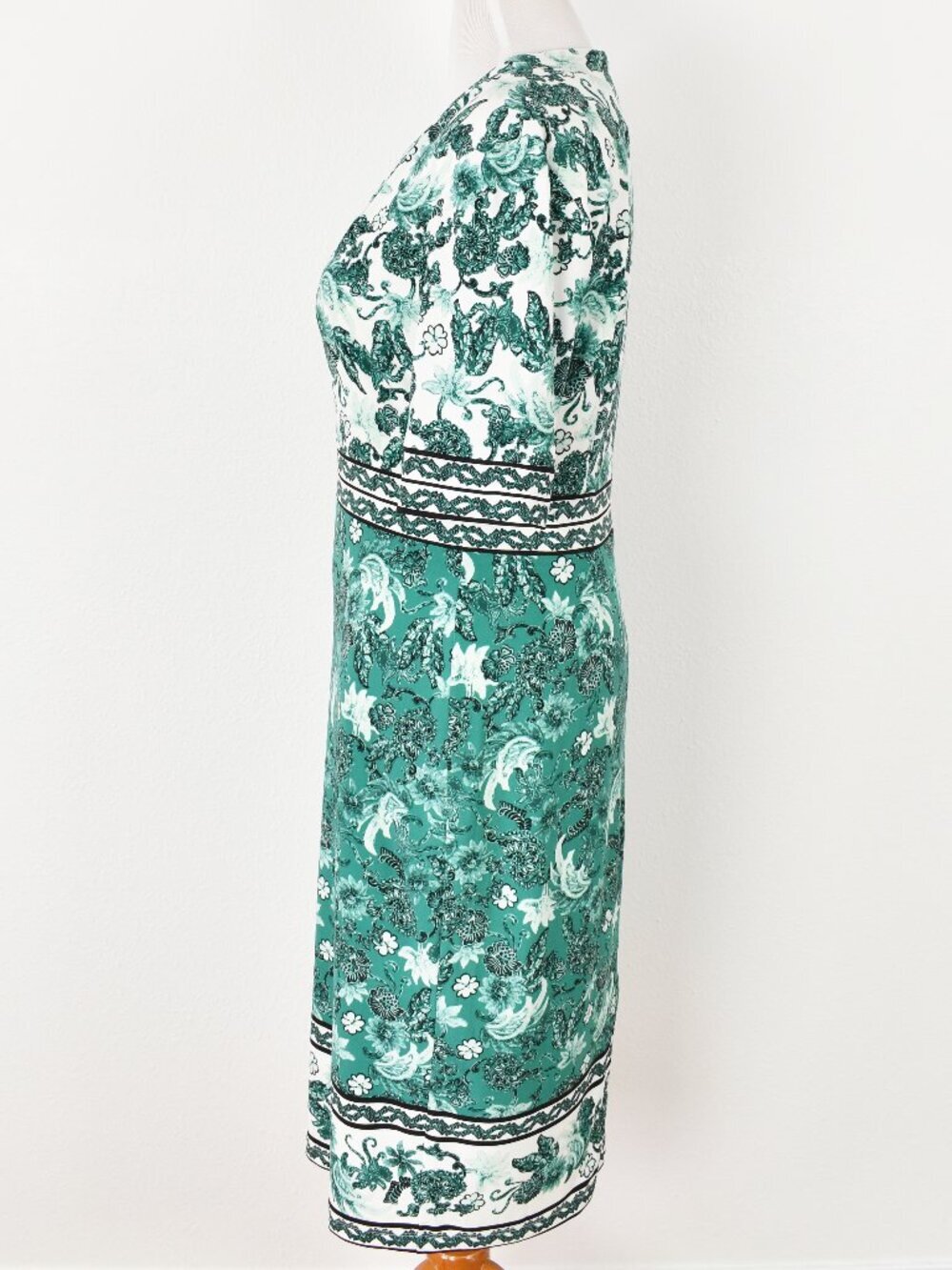 Maggy London Floral V-neck Color Block Sheath Dress - 14 - Picture 5 of 10